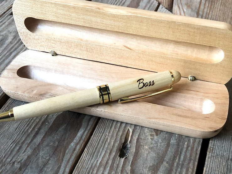 Set Di Penne A Sfera In Legno Personalizzate Con Iniziale E Testo Incisi Regalo Di Compleanno In Ufficio Per Il Capo E Il Collaboratore - CALLIE - Foto 10